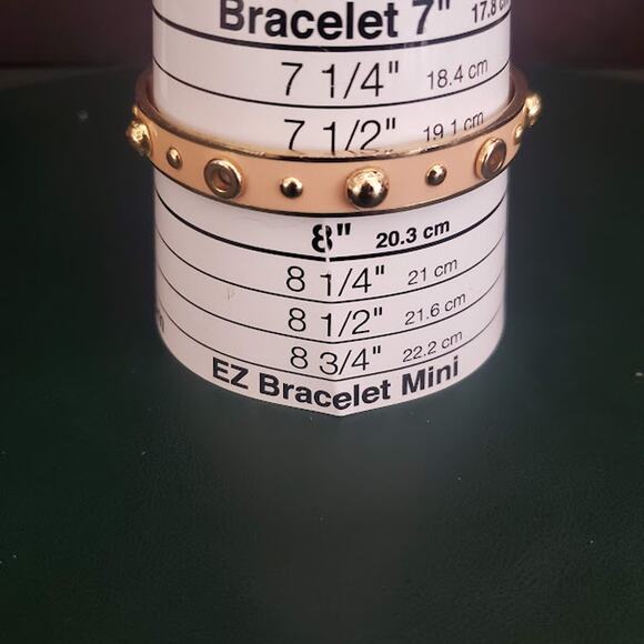 Coach Apricot‎ Beige Enamel Bangle Gold Plated Rivet Grommet Bracelet Signed - Picture 6 of 6